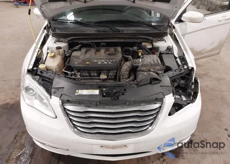 2012 Chrysler 200 Lx z USA, uszkodzony, nr VIN 1C3CCBAB2CN295548